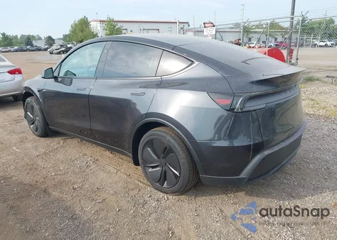2026 Tesla Model Y Long Range Dual Motor All-Wheel Drive/Long Range Launch Series z USA, uszkodzony, nr VIN 7SAYGDEE2TF336851